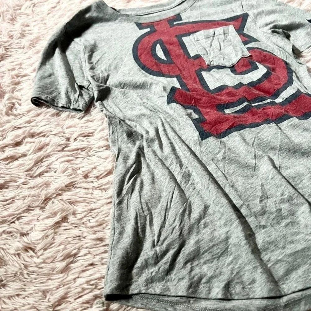 Nike MLB Sportswear STL Cardinals Bush‎ Stadium Tshirt Womens M Baseball Athlete